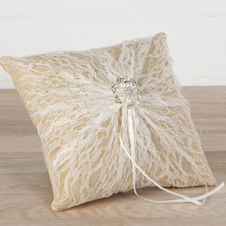 Coussin d'Alliances en Toile de Jute et Broche de Perles