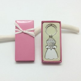 Porte-clés Fille en Blanc dans une Boîte Rose Décorée