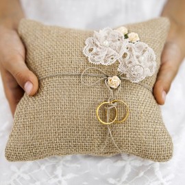 Coussin Pour Alliances Marron Avec Fleurs Coussin Pour Alliances Marron Avec Fleurs