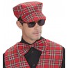 Chapeau en tartan et nœud papillon en tartan