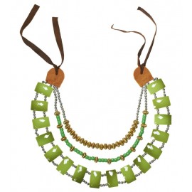 Collier tribal avec pierres vertes