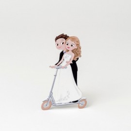 Figura Novios Patinete Adhesivo de Madera 7,5 cm