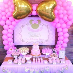 Un candybar sur le thème de Minnie – fête anniversaire de Lina de 2 ans